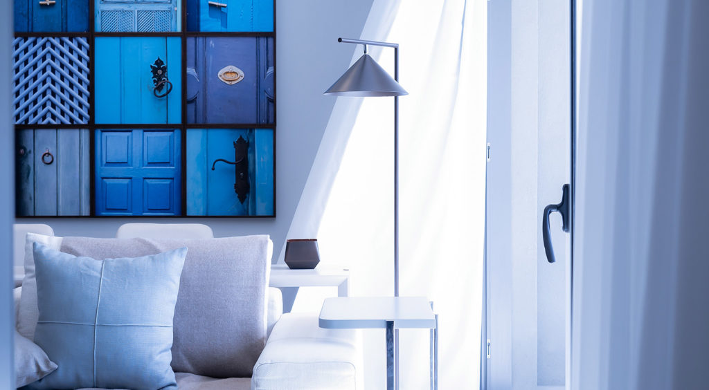 Lounge area with light coming in through the window